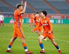 关于足球比赛中哪支球队将引领领先？的信息